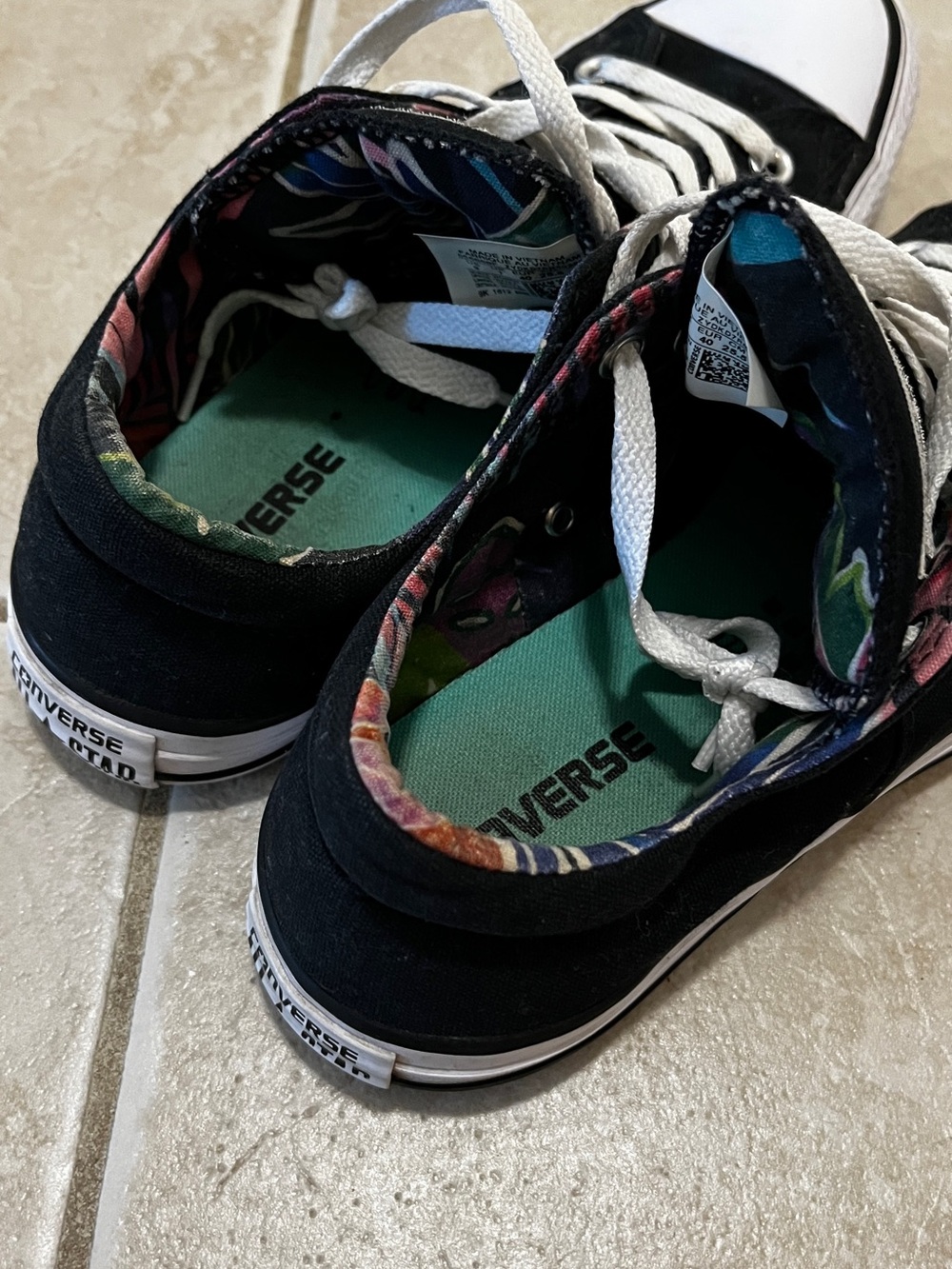 Converse Chuck Taylor All Star low top with floral printed inner lining - Picture 2 of 4